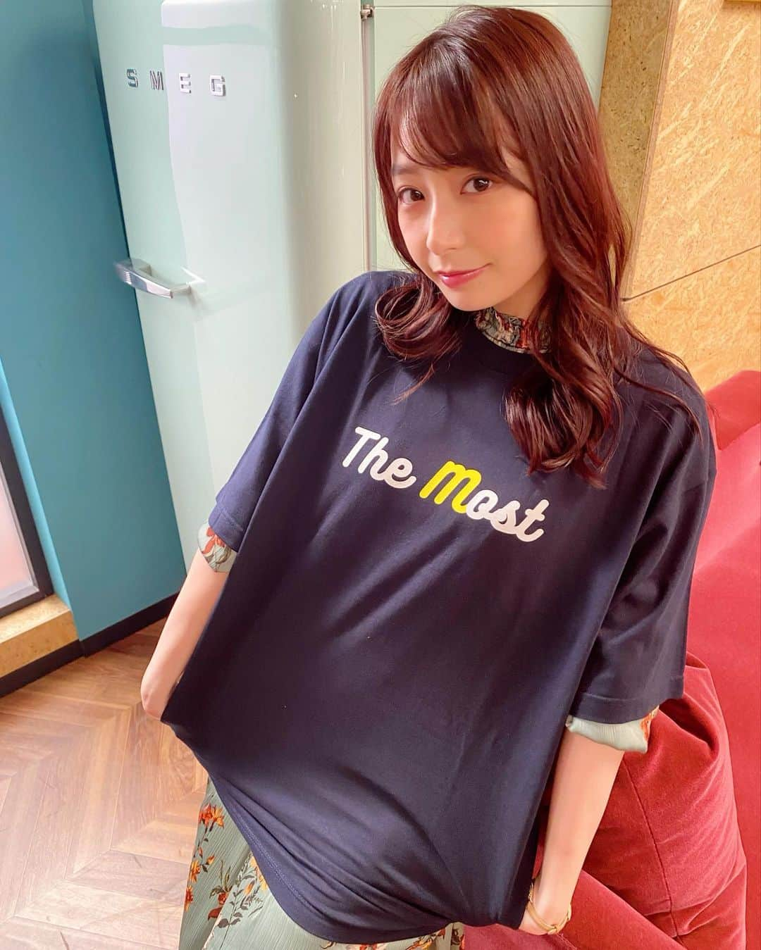 宇垣美里マネージャーさんのインスタグラム写真 - (宇垣美里マネージャーInstagram)「モストTシャツでパシャリ📸  明日はいよいよ #かのきれ 最終回！！！！  その前に！ただ今、放送中のフジテレビ「スカッとジャパン」に出演しております✨  その後、24:50からはテレビ朝日「お願い！ランキング」に出演します🕺  明日、12:30頃からLiLiCoさんとかのきれのインスタライブをします🥰 こちらのアカウントからも配信しますので、お昼休憩にぜひ🤍  #宇垣美里 #ugakimisato #彼女はキレイだった #かのきれ #フジテレビ #スカッとジャパン #テレビ朝日 #お願いランキング」9月13日 20時20分 - ugakimisato.mg