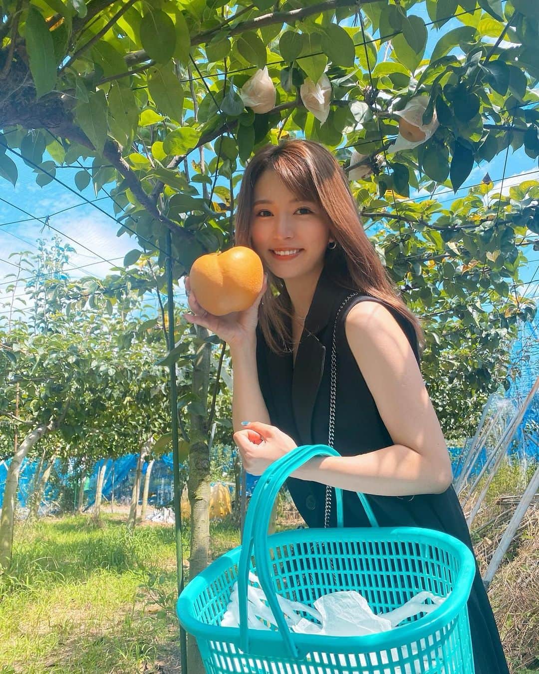 高嶋菜七のインスタグラム：「一番好きな果物 それは 梨  #過去pic #梨狩り #夏の思い出」