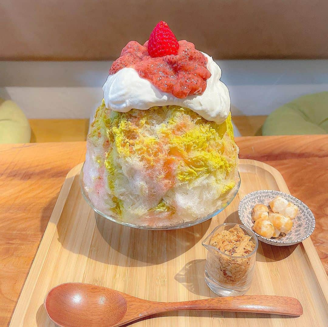 あやちゃんさんのインスタグラム写真 - (あやちゃんInstagram)「まっじで食べて欲しい プリンかき氷🍮🤎❤️ 最強にうまうまだったなあˊᵕˋ♡ もうひとつは悩みに悩んでピスタチオかき氷⋆͛👊🏻⋆͛ いやめちゃくちゃ美味しいわここ🐿💕💕  #rescafe #かき氷 #ゴーラー #かきごおり #かきごおりすと #ごーらー #かきごーらー #プリンかき氷 #ピスタチオ #ピスタチオかき氷 #東京カフェ #東京グルメ #東京かき氷 #高田馬場グルメ #高田馬場カフェ #早稲田カフェ #西早稲田カフェ #プリン好き #プリンパフェ #プリンアラモード #ピスタチオスイーツ #ピスタチオアイス #氷活 #ブラウンコーデ #ベージュコーデ #キャスケット #キャスケットコーデ」9月13日 20時59分 - aya.you.love.r