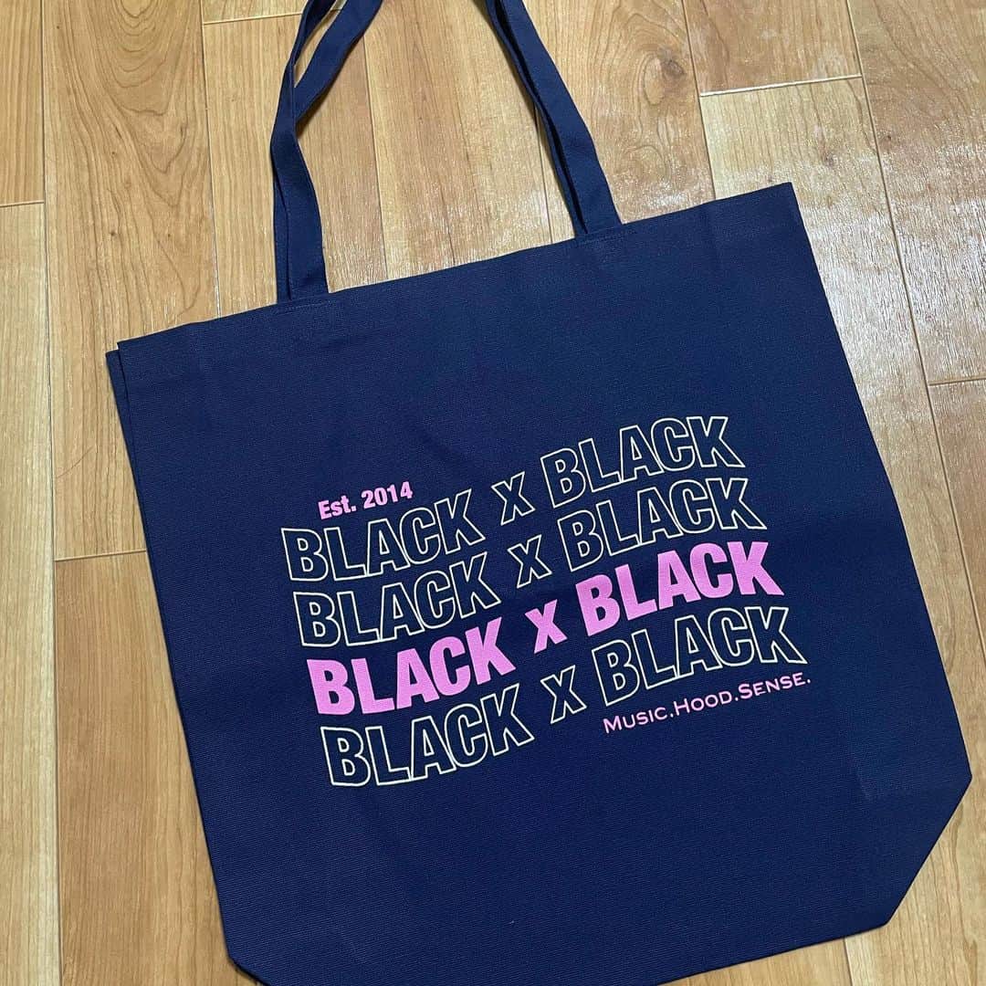 原アンナさんのインスタグラム写真 - (原アンナInstagram)「BLACK×BLACK のPOP UP行ってきたよー😊✨✨  かっこよかったぁ☀️☀️ ＴシャツもキャップとトートバックGETしたから、帰ってすぐ着てみた😁😁  早速明日着てお仕事いこーと✨✨  #blackblack」9月13日 21時03分 - annahara821