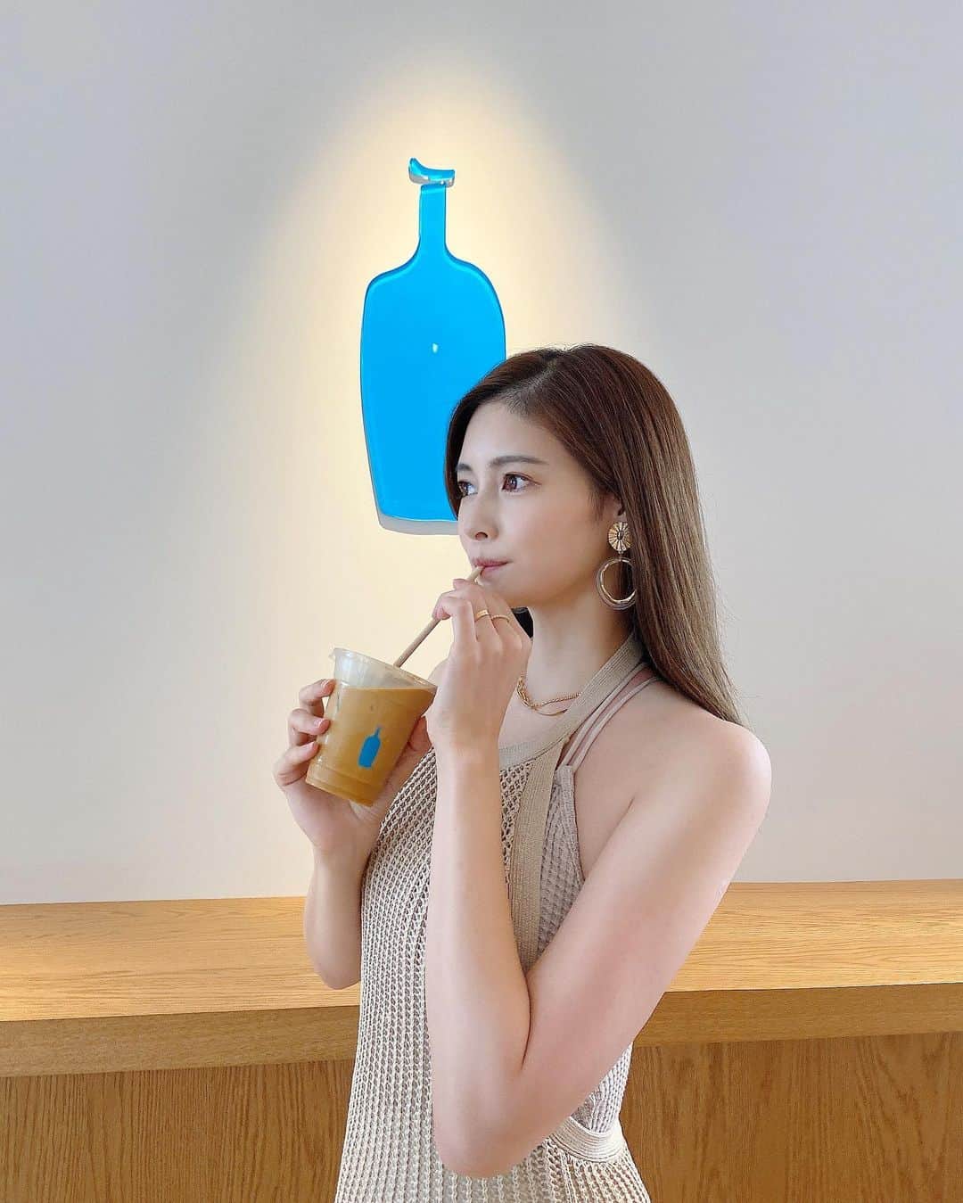 得あゆさんのインスタグラム写真 - (得あゆInstagram)「空いてたよラッキー🤍💙 @bluebottle @bluebottlejapan  誰も人が写ってないのは 加工アプリで消し去った。笑 ・ ・ ・ ・ ・ ・ ・ ・ ・ ・ ・ ・ ・ ・ ・ ・ #ブルーボトル#ブルーボトルコーヒー梅田茶屋町#梅田#梅田茶屋町#梅田カフェ#梅田グルメ#梅田ランチ#大阪カフェ#大阪グルメ#大阪ランチ#大阪観光#大阪#子育てママ#産後ダイエット#ママコーデ#ママファッション#コーヒー#カフェラテ#デート#お洒落カフェ#夫婦生活#赤ちゃんのいる暮らし#産後ママ#大人可愛い#大人ワンピ#秋服#coffeetime#osakajapan#bluebottlecoffee#bluebottle」9月13日 21時13分 - tokuayu819