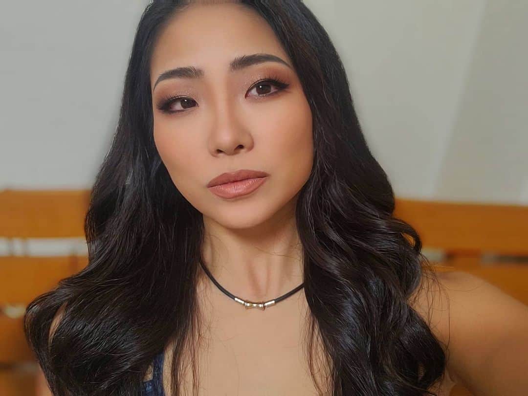 永吉令奈のインスタグラム：「久しぶりに濃いめのメイク💄」
