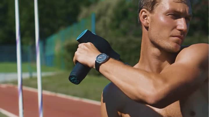 トーマス・レーラーのインスタグラム：「Anzeige - No day no massage. Ganz einfach mit meiner @flowsportstech_germany Flow Pro oder mini .Schaut in meine Story und macht beim GEWINNSPIEL mit! #flowsports #gewinnspiel #findyourflow」