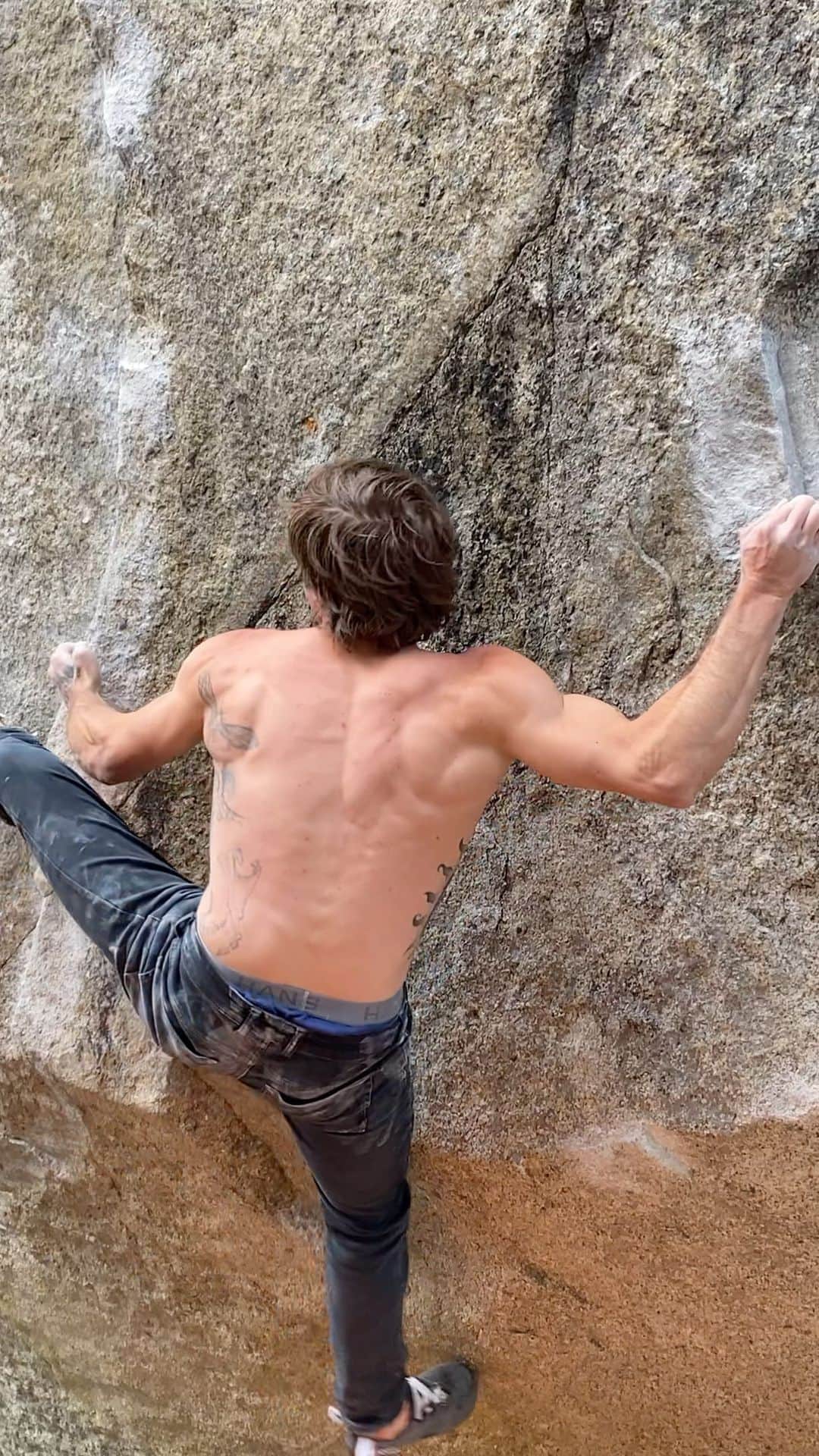 ダニエル・ウッズのインスタグラム：「Great river bloc offering a perfect rail feature to climb.   My time in the EU is up. Was awesome to revisit Ceuse and tour some areas around swiss that I had never been to before. My motivation to try hard wasn’t quite there, but at least I got to see some lines that I am hyped to return back to. Time for a mental and physical reset before entering into fall/winter season. I love the feeling of being on point and going on a sending spree, but also love getting shut down. Failure is what brings back that motivation to level up.」