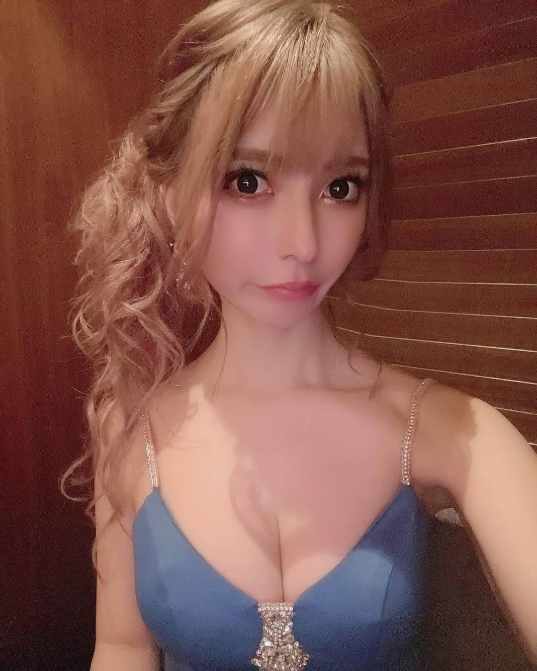 五十嵐美咲さんのインスタグラム写真 - (五十嵐美咲Instagram)「このドレス最近の中でも 一番お気に入りっ♥️♥️♥️ セパレートでヘソだしミニ♥️ 全種類ほしい♥️  #キャバ #キャバ嬢 #キャバクラ #酔っ払い #酔っ払い女子 #朝まで #いっぱい飲んだ #アルマンド #シャンパン #ベロベロ#ドレス #ドレス可愛い#お酒 #大好き #乾杯 #歌舞伎町  #新宿 #ホステス #キャバキャバ #フォトジェニック  #へアメ #攝影 #人像攝影 #拍攝 #随手拍 #@instagramjapan #girl #igers #tflers #yolo」9月14日 8時56分 - igarashi_misaki