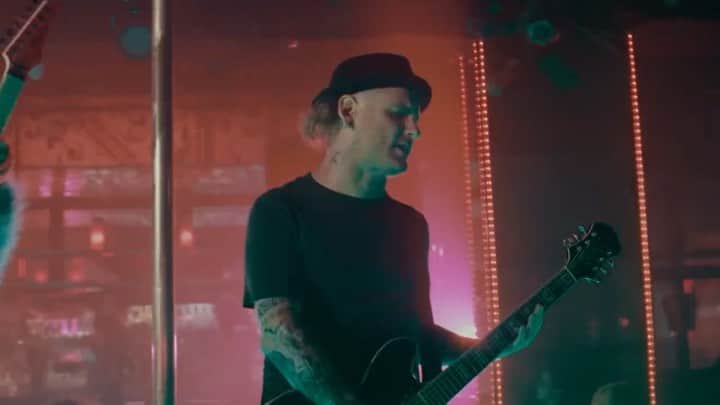 Stone Sourのインスタグラム：「The music video for "Rose Red Violent Blue (This Song Is Dumb & So Am I)" premiered 4 years ago today! Swipe up in our story now to watch it again.」