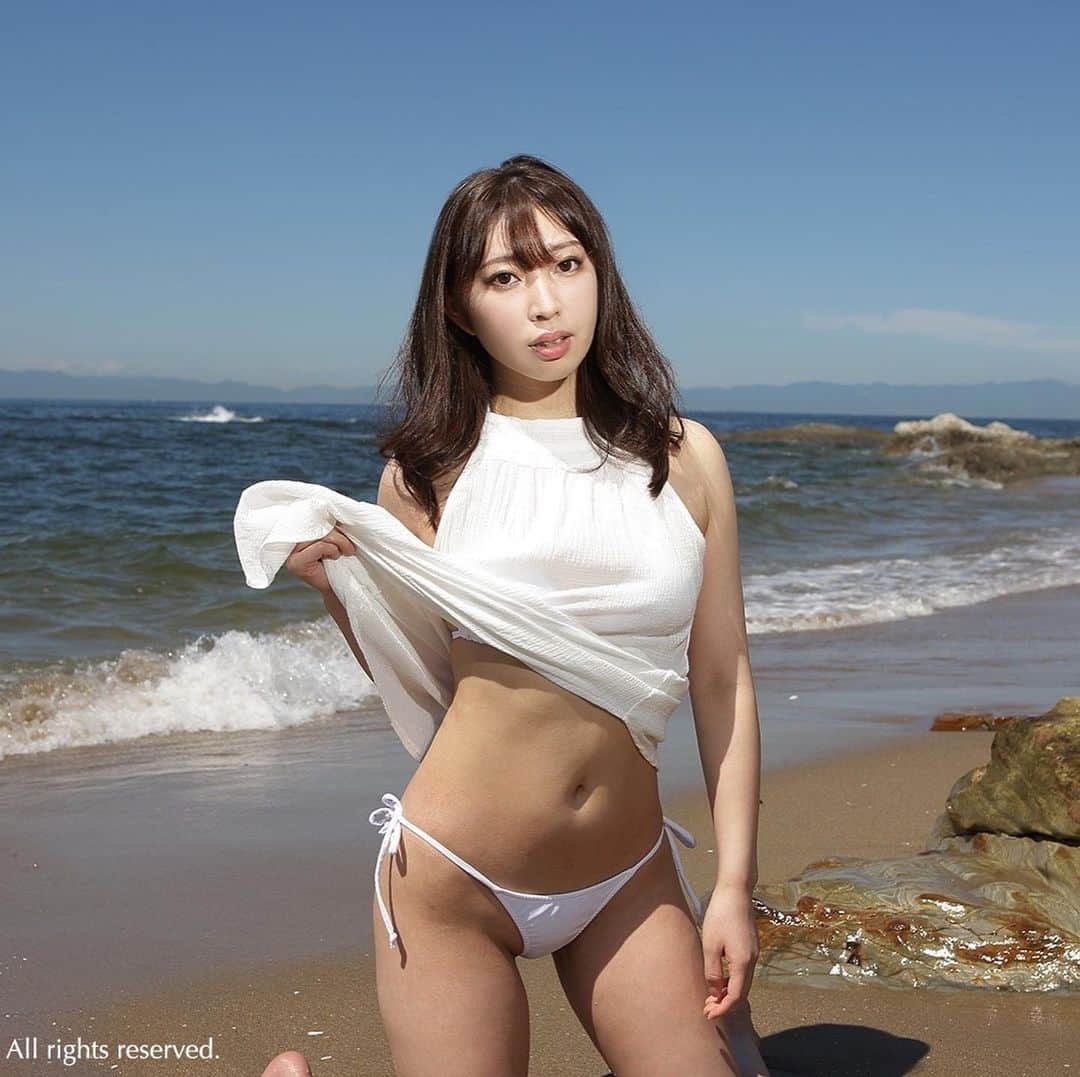 シト山口さんのインスタグラム写真 - (シト山口Instagram)「この前の海ロケダイジェスト！ 次回のデジタル写真集に入れる予定ですが、もうちょっと撮り足ししたいなぁ〜😆💦  model SHIROMI swimwear FOREVER21 photo SITO #ビューティー #マシュマロボディ #可愛い女の子」9月14日 4時03分 - sito_yamaguchi