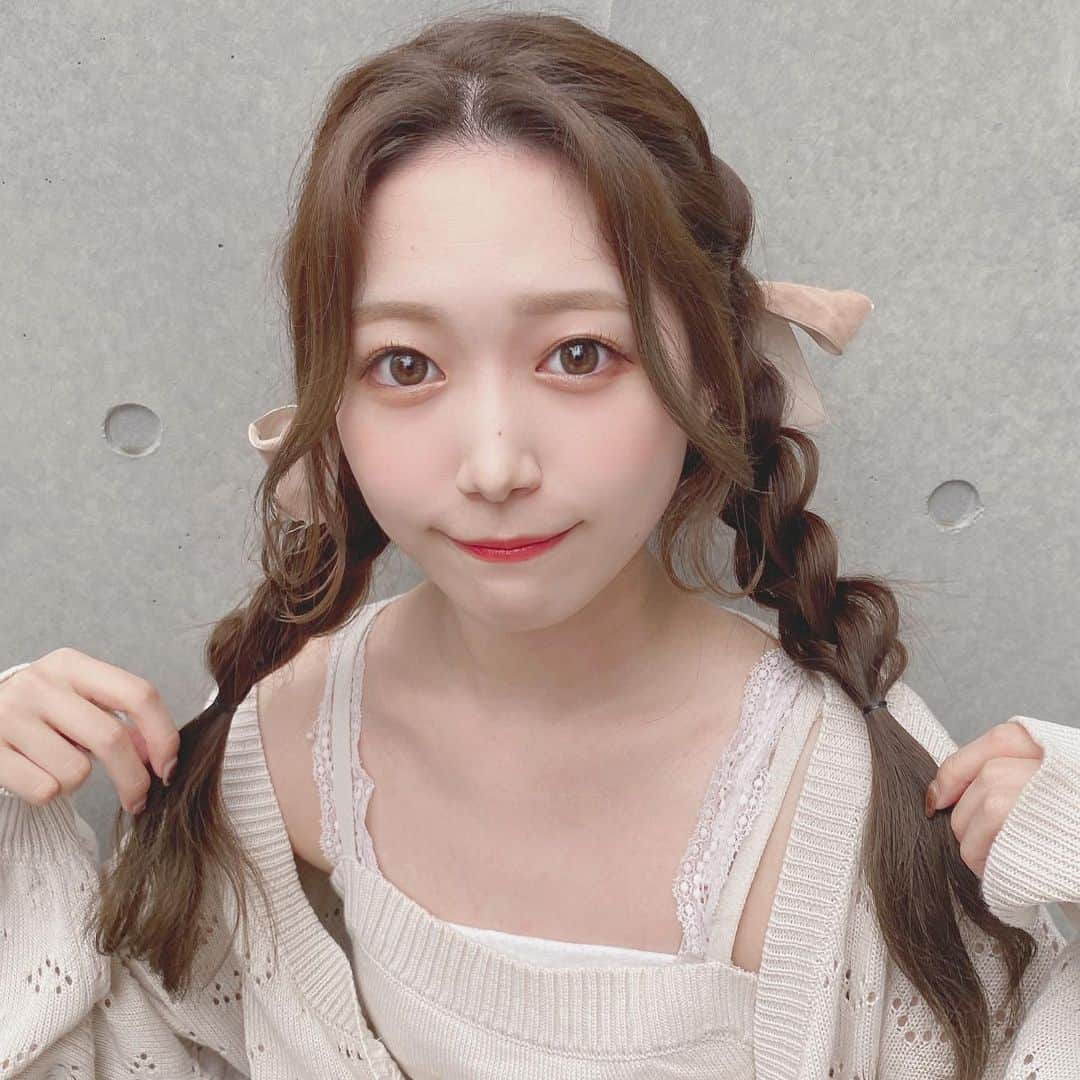 阪上彩香さんのインスタグラム写真 - (阪上彩香Instagram)「お友達にカットカラートリートメントとヘアアレンジしてもらったぁ💭 ふわふわ可愛い🥺💕」9月14日 11時33分 - ayaka_skgm