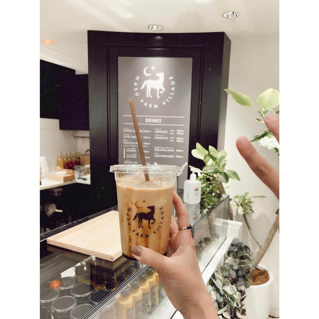 紗栄子さんのインスタグラム写真 - (紗栄子Instagram)「黒糖ラテ🐴☕️🌿  みんなインスタでもいっぱいあげてくれてありがとう😌💖  来てくれたこと、そして私が好きなものを同じように好きになってくれたことが何よりも嬉しい😌💖  そしてタグ付けもありがとう🐴🌿  私もリポスト見落とさないように頑張るね🥰👍🏻✨ #nasufarmvillage #息子もピース♡」9月14日 13時11分 - saekoofficial