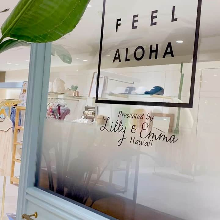 Lilly and Emmaのインスタグラム：「いつもLilly & Emmaをご愛顧いただき誠にありがとうございます✨  渋谷マルイPopup Shopは9月30日(木)までとなります✨ 秋冬スタイリングのセール商品も追加しておりますので是非、チェックしてみてください🎶  残り16日間、皆様のご来場をお待ちしております😆✨  国内配送の公式通販サイトは引き続きオープン致しております🌺 次回のポップアップで皆様とまたお会い出来る日を楽しみにしてます✨  🌴Aloha & Mahalo🌴  #aloha #hawaii #bag #autumnfashion #winterfashion #summervibes #sea #surf #art #phonecase #accessory #tshirt #swimwear #jacket #feelaloha #feelhawaii #mahalo #アート #アロハ #アロハコーデ #ハワイ #くまのがっこう #サーフ #あきこーで #冬コーデ #サマー #水着 #アクセサリー #フィールアロハ #スマホケース   @hawaiianpaintkan @etsukotaguchi_art @the_bears_school_official @vivi_palette @unibazar @threepeakshawaiigift @mocolimahawaii @foterrajewelry @laulea_waikiki @lino_by_me @bradleylily @kahiko_hawaii @sustainabledot @m.deux_official @kgotoart @luanajapan0801 @lanilani_hawaii @pualanihawaii」