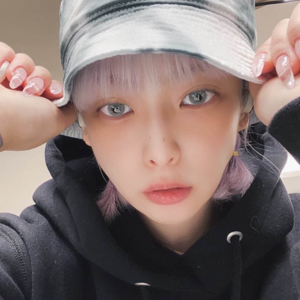 大谷雅恵のインスタグラム：「毎日タイダイのこと考えてるタイダイばかです。  好きってそういうことです。  両思いじゃない好きは時に迷惑だけど私とタイダイはたぶん両思いです。  #タイダイ #tiedye #39歳 #생얼 #オイルケア」