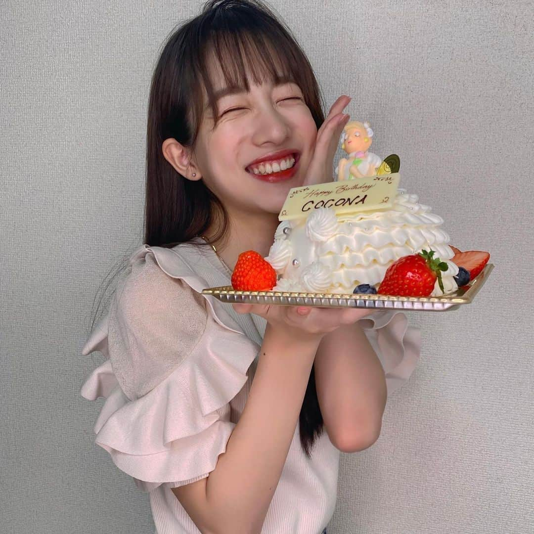 桜木心菜さんのインスタグラム写真 - (桜木心菜Instagram)「❀·  Happybirthday🥳🥳  16歳、1つ大人になりました！ 今年の桜木心菜もよろしくお願いします！♡  #16歳 #3枚目のケーキは #撮影のときに頂きました 🤤」9月14日 13時37分 - sakuragi_cocona_official