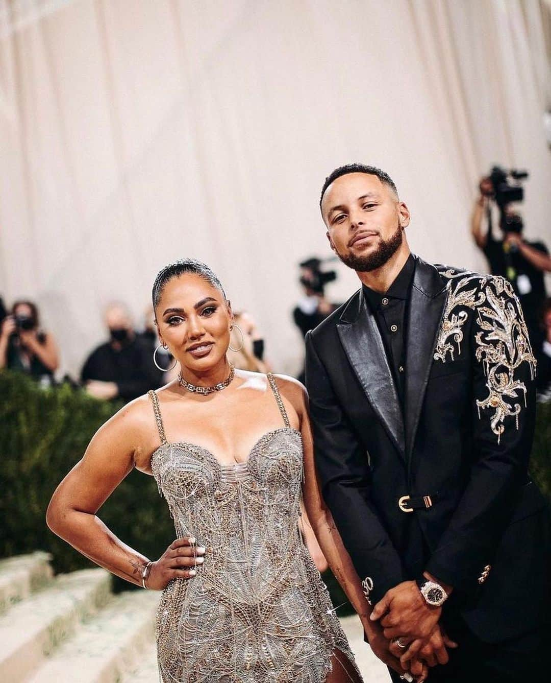 ステフィン・カリーさんのインスタグラム写真 - (ステフィン・カリーInstagram)「One for the books! Met Gala ‘21 w/ @ayeshacurry ….stay for the end #inspirational   @yusefwright  @jasonbolden  @versace  #metgala  #met」9月14日 14時07分 - stephencurry30