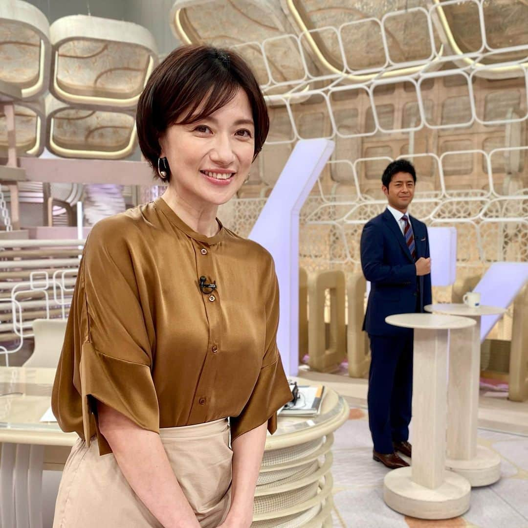 フジテレビ「プライムニュース イブニング」さんのインスタグラム写真 - (フジテレビ「プライムニュース イブニング」Instagram)「#イット ！は 15時45分スタートです   ●告示まで３日 #石破茂 氏が“ #出馬見送り ”へ ●拡大する子どものコロナ感染…対策は？ ●ＳＮＳで話題…なぜ人気？ #コンビニ靴下 ●他と何が違う？ファンが多い #こだわりスーパー　オオゼキ&ロヂャース&ビッグヨーサンで調査   2枚目の写真もぜひご覧ください #加藤綾子 @ayako_kato.official #榎並大二郎 @enami_daijiro   #梅津弥英子 @yaeko.umezu   #木村拓也 @takuya.kimura0801   #古市憲寿   #ガチャピン @gachapin_official #三井良浩   #小室瑛莉子 #フジテレビ #アナウンサー 公式HP：https://www.fujitv.co.jp/livenews_it/ FNNプライムオンライン：https://www.fnn.jp/」9月14日 15時15分 - livenews_it