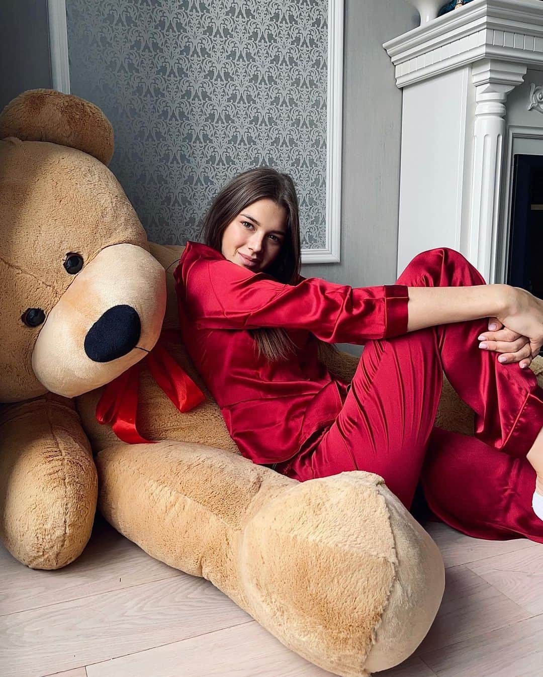 アレクサンドラ・ソルダトワさんのインスタグラム写真 - (アレクサンドラ・ソルダトワInstagram)「GM🐻 Какая у вас любимая книга?) думаю какую следующую начать🥰📚」9月14日 15時58分 - soldy21