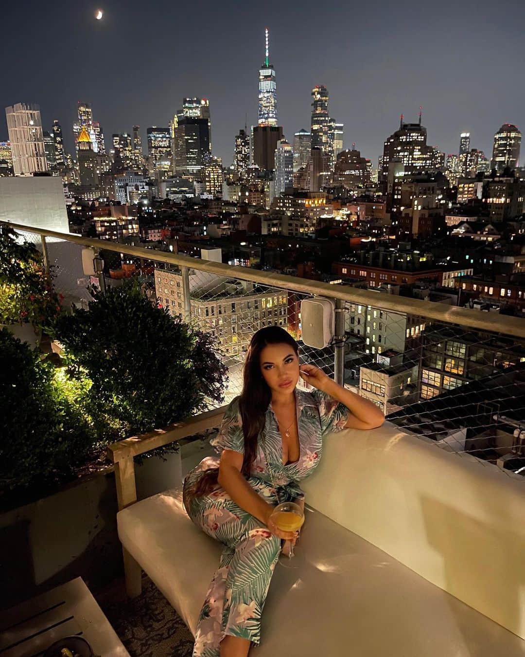Aylen Aのインスタグラム：「To an amazing evening with friends ✨」