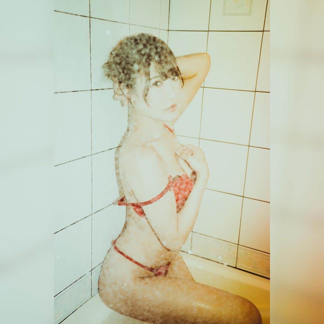 小峰みこさんのインスタグラム写真 - (小峰みこInstagram)「. shower time🚿 . #着衣濡れ」9月15日 2時20分 - mico_19911201