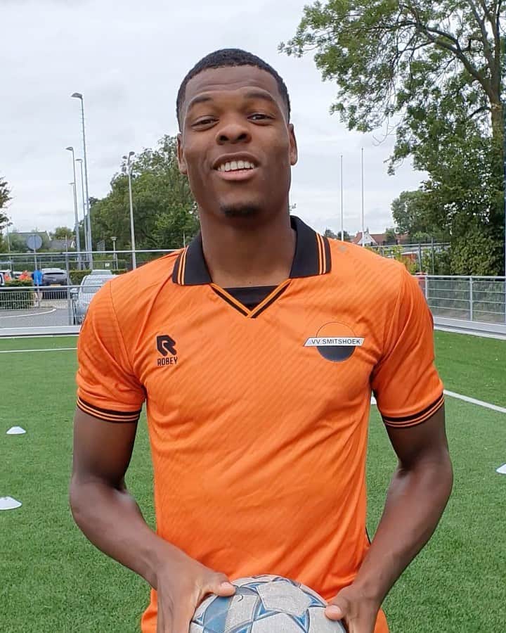 ジャッキー・グローネンのインスタグラム：「Ik spaar voor mijn oude club GSBW uit Goirle. Voor welke club spaar jij? Ga naar de AH app selecteer jouw club en maak kans op toffe voetbalprijzen #Voetbalpassie」