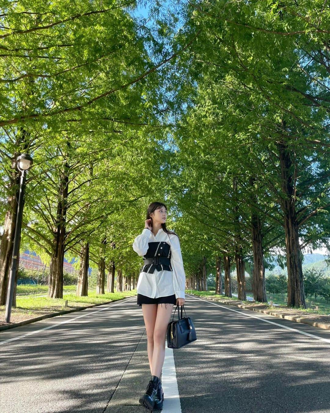 月野有菜さんのインスタグラム写真 - (月野有菜Instagram)「すごく綺麗な並木道🌲」9月14日 20時39分 - yuna_tsukino920