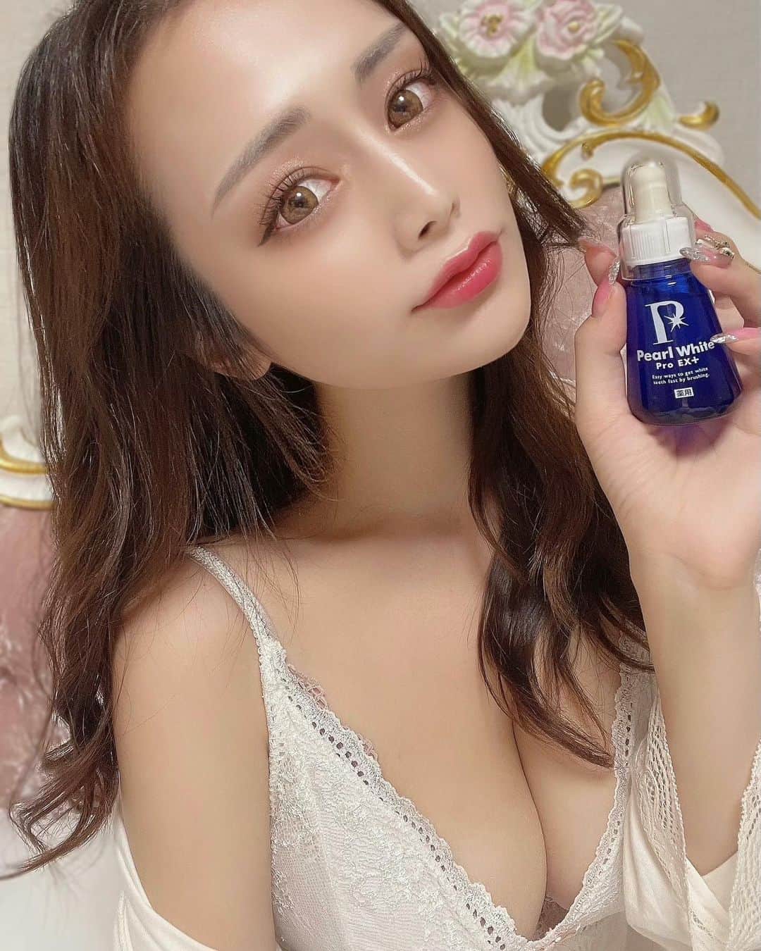 本多胡桃さんのインスタグラム写真 - (本多胡桃Instagram)「おうちデンタルケア🦷💠  年齢を重ねる程に 男女問わず白い歯って本当に大事だなぁと実感していて ホームケアで手軽にできる @pearlwhitepro 使い始めたよ🥰  ホワイトニングに通うのは大変だし セラミック等は大掛かりで費用もかかりすぎるので、歯ブラシや歯磨き粉、こういったホームケア用品でホワイトニングできるのは本当に助かるよね🥺🪥✨💎  透明な液体で程よくスーっとするので 口臭ケアも同時にできてすごくいい💕  通常の歯ブラシ後に使用してるよ💎💎💎  #ホワイトニング#デンタルケア#パールホワイト#perlwhite#dentalcare#new#goodnight」9月14日 20時47分 - kotohonda