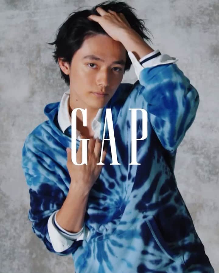 Kaitoのインスタグラム：「『GAP』2021年秋のキャンペーンビジュアルに起用していただきました🎉  豪華な方々とご一緒させていただきとても光栄です。  写真はレスリーさんに久しぶりに撮っていただきました！ 最高の撮影でした。  是非スチールも合わせてご覧ください！  @gap_jp  #GAP #IndividualsOfStyle」