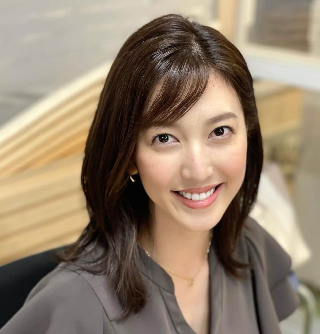 フジテレビアナウンサーのインスタグラム：「. ニュースα、今日と明日は小澤アナ。 今夜も「それでは」まで是非お付き合いください。 ⁡ #フジテレビアナウンサー #小澤陽子 #livenewsα」