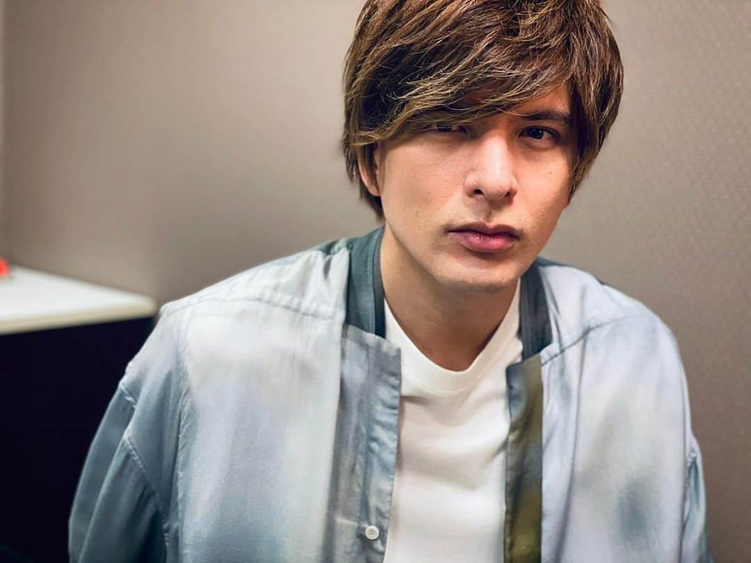 城田優のインスタグラム：「最近の城田優。 どれがお好き？  Yu Shirota ultimamente. Cuál te gusta más?  Yu Shirota recently. Which one do you like?  Photo by @emi__hanamura  #お花様だよー #最近のあたし」