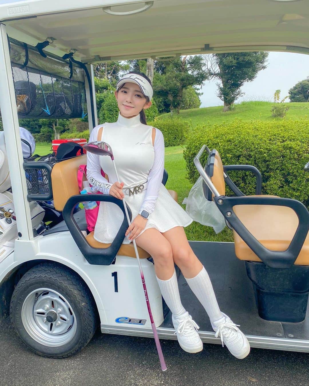 天木じゅんさんのインスタグラム写真 - (天木じゅんInstagram)「. . #ゴルフウェア の気合い いつもめちゃくちゃあるよ❤️‍🔥 . . sun visor one-piece @j.jane_japan  belt cart bag @mirror9golf  arm cover shoes @pearlygates_official  . . クラブは @pinggolf_japan の 一式です💞💓💕 #天木ゴルフ #golf #ゴルフウェア #ゴルフ女子 #ゴルフ #ゴルフ女子コーデ」9月14日 22時54分 - jun.amaki