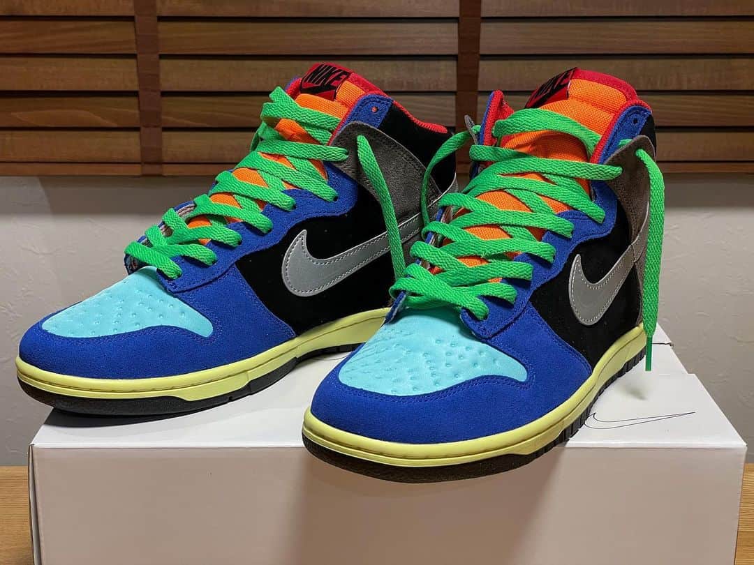 SneakerBox.jpのインスタグラム：「いいじゃない🤩 あのAJ1のカラーリングを🎨✨ タンの素材、かなりパリッとしてて好き系でした 笑 紐も今回のは👌👌👌 #nikebyyou  #nikebyyoudunk  #dunkhigh  #dunk #nikedunklow #nikedunk  #nikeids  #nikeidcreatives  #nikeids」