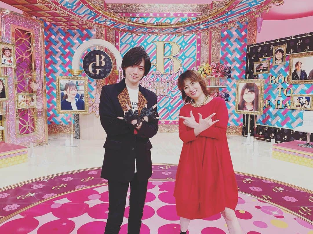 DAIGOさんのインスタグラム写真 - (DAIGOInstagram)「幸せボンビーガール！最終回でした！  深夜時代から10年、楽しかったです☺️  たくさんのボンビーガールに会って、幸せな時間を過ごしました！  もうあんなに人の家に行くことはないと思います笑  ボンビーガールに関わっていた出演者のみなさん、スタッフのみなさん、そして視聴者のみなさん本当にありがとうございました！  最終回のあとスタジオに残っていた僕と素敵な鈴木砂羽さんとツーショット！  BGA！  ボンビーガールありがとう！  #ボンビーガール #最終回」9月14日 23時09分 - daigo_breakerz_