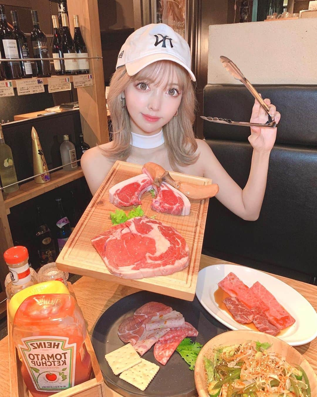 吉川ちかさんのインスタグラム写真 - (吉川ちかInstagram)「今日はちえさんと 二人でBBQをしよう！ってなって 銀座のお洒落な (@maruushibbq )へ🥺💓  めちゃくちゃ綺麗だし テラス席だし雰囲気いいから たのしみにしてましたが あいにくの雨で室内でBBQしたよ✌️💕  室内でもBBQ気分味わえたよ！ お肉も美味しかったし またテラス席でBBQリベンジしたいな🥺💓  お昼も夜もやってるし 銀座でBBQができるしお勧め✌️  #マルウシミート #銀座焼肉 #マルウシbbq #銀座bbq #ビアガーデン #銀座ビアガーデン #銀座グルメ」9月15日 0時33分 - yoshikawachika_1116