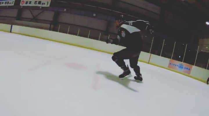 安床エイトのインスタグラム：「Practice for Ice Cross Downhill. #iceskating #iceskate #iceskater #icecrossdownhill #goodtime #eitoyasutoko   @eitoyasutoko @ascschool」