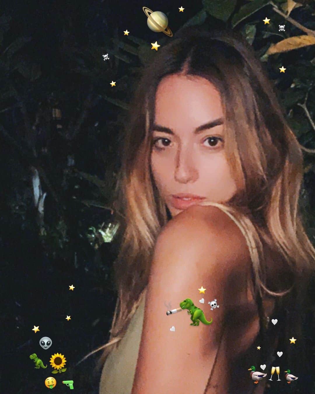 クロエ・ベネットのインスタグラム：「i’m well* how are you?  *losing my mind」