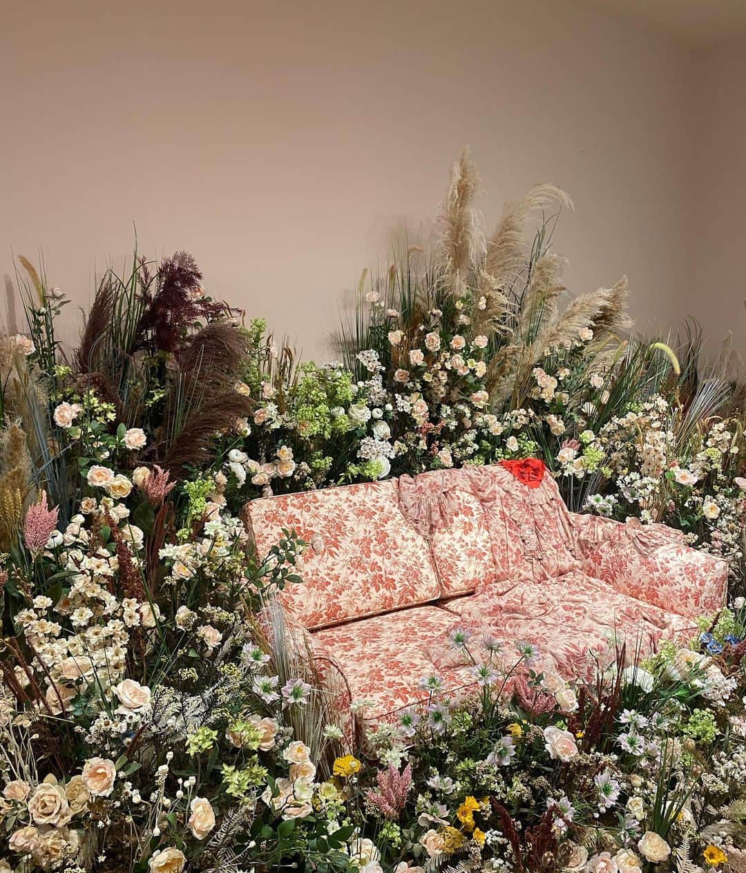 のインスタグラム：「@gucci #guccigarden 🪅」