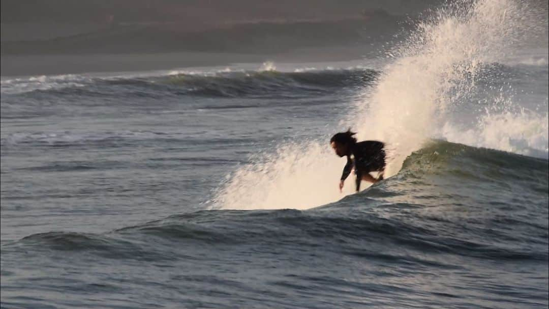 関川良さんのインスタグラム写真 - (関川良Instagram)「“Sunset Splashing” Surfer / @yuyatrip  Photo / @ryosekikawa」10月13日 22時32分 - ryosekikawa