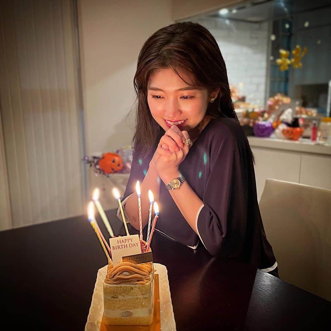 高橋幸のインスタグラム：「先日、誕生日を迎えました！ 母がケーキを買っておいてくれたので、今年もちゃんとお願い事をしてキャンドルを吹き消しました🌬 少しでも成長できるよう、実りある一年にしたいと思います✨　#birthday」