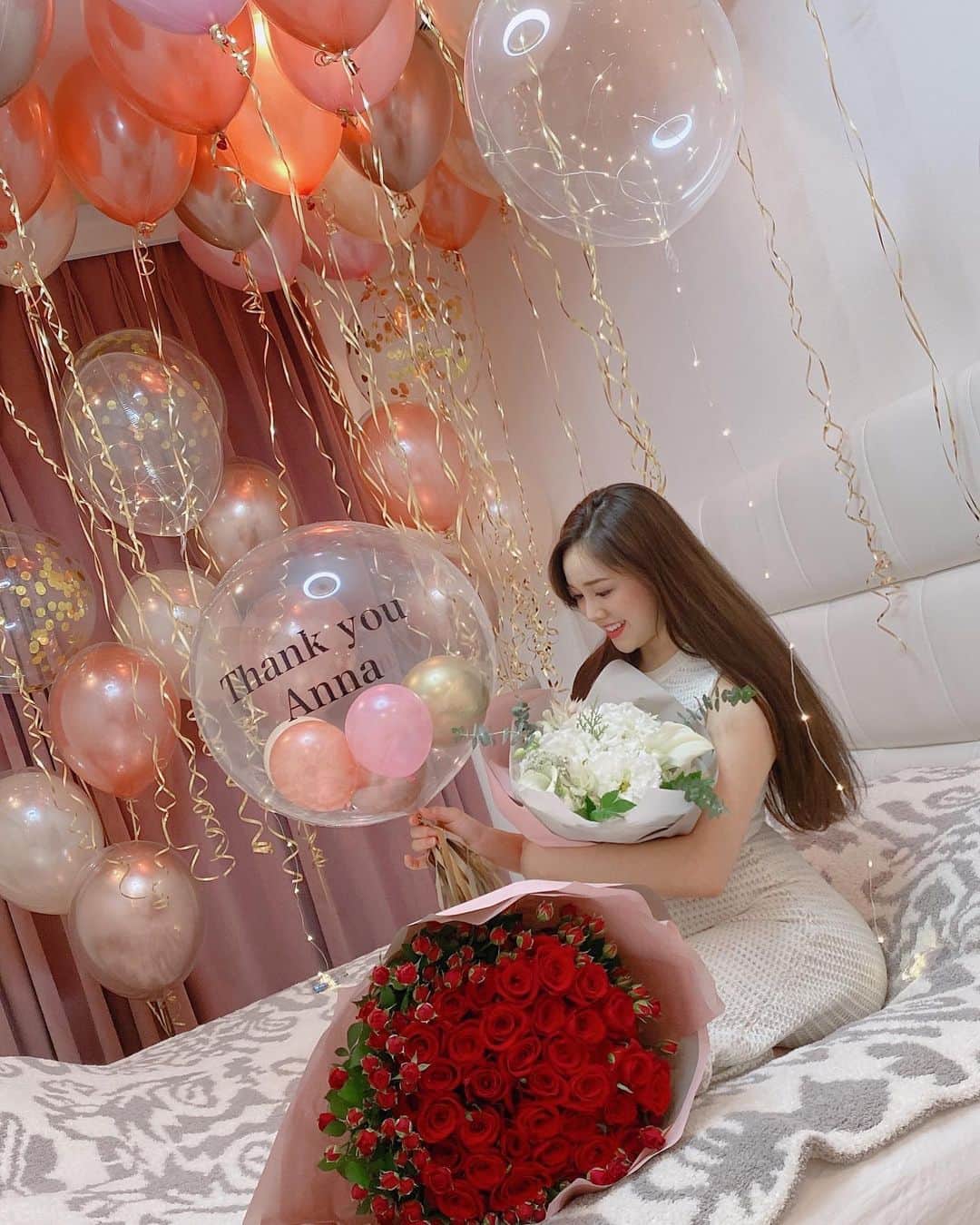 石田安奈のインスタグラム：「𝓅𝓊𝓈𝒽 𝓅𝓇ℯ𝓈ℯ𝓃𝓉💐❤️  出産お疲れ様。産んでくれてありがとう。と素敵なpush presentまで😭🎁  これから子育て大変だろうけど楽しみながら愛情たっぷりにミニあんにゃ育てていきたいと思います💓  #出産報告#女の子ママ#女の子ベビー#出産#プレママ#妊娠記録#初マタ#新生児#育児#無痛分娩#子育てグラム#子育て日記#産後#出産レポ#赤ちゃん#新米ママ#親バカ部#べビスタグラム#赤ちゃんのいる生活#girl#baby#babygirl#mom#happymom#present#pushpresent #HERMES#birkin」