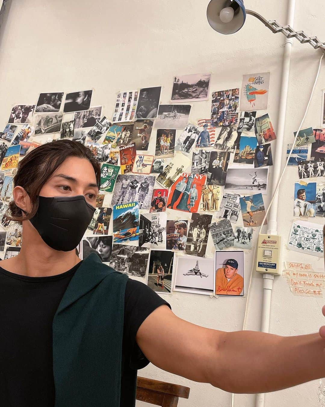 キム・ジフンさんのインスタグラム写真 - (キム・ジフンInstagram)「_  반팔은춥다이제。」10月13日 22時57分 - jiraishin99