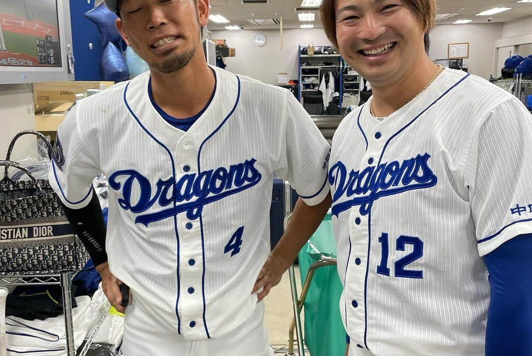 田島慎二さんのインスタグラム写真 - (田島慎二Instagram)「山井さん、藤井さん お疲れ様でした！ 山井さん投げてる姿で泣きそうになり😭、藤井さんの打席で笑顔になりました😆  まだこれからもよろしくお願いします🤣」10月13日 23時52分 - taji.12