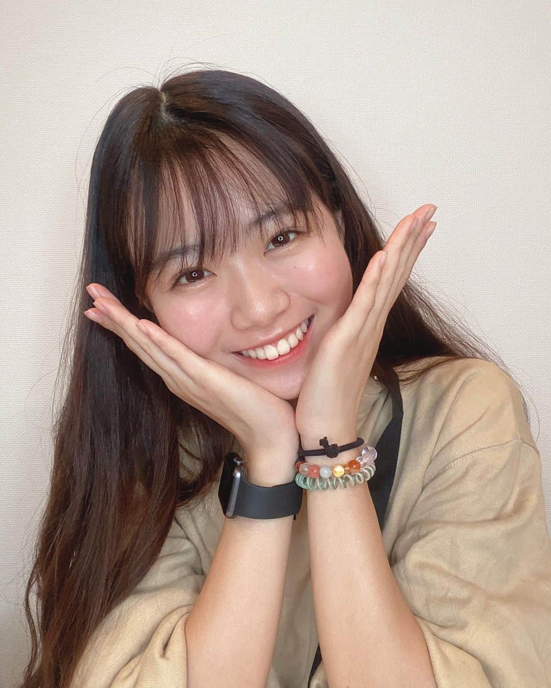 963のインスタグラム：「さつまいもご飯に醤油と胡麻油とチューブ生姜を混ぜたソースをかけるとまじで美味しいことに気がついた！！ これにハマりすぎて朝夜5日連続でこれ食べてます！  あゆか #さつまいもレシピ #さつまいも #さつまいもご飯 #秋 #秋コーデ #autumn #ootd #onigiriaction」