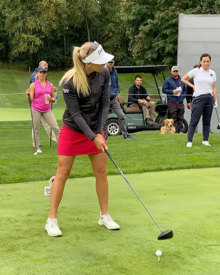Pernilla Lindbergのインスタグラム：「When the superintendent and his dog “Napa” drop in on our pro-am! 🥰」