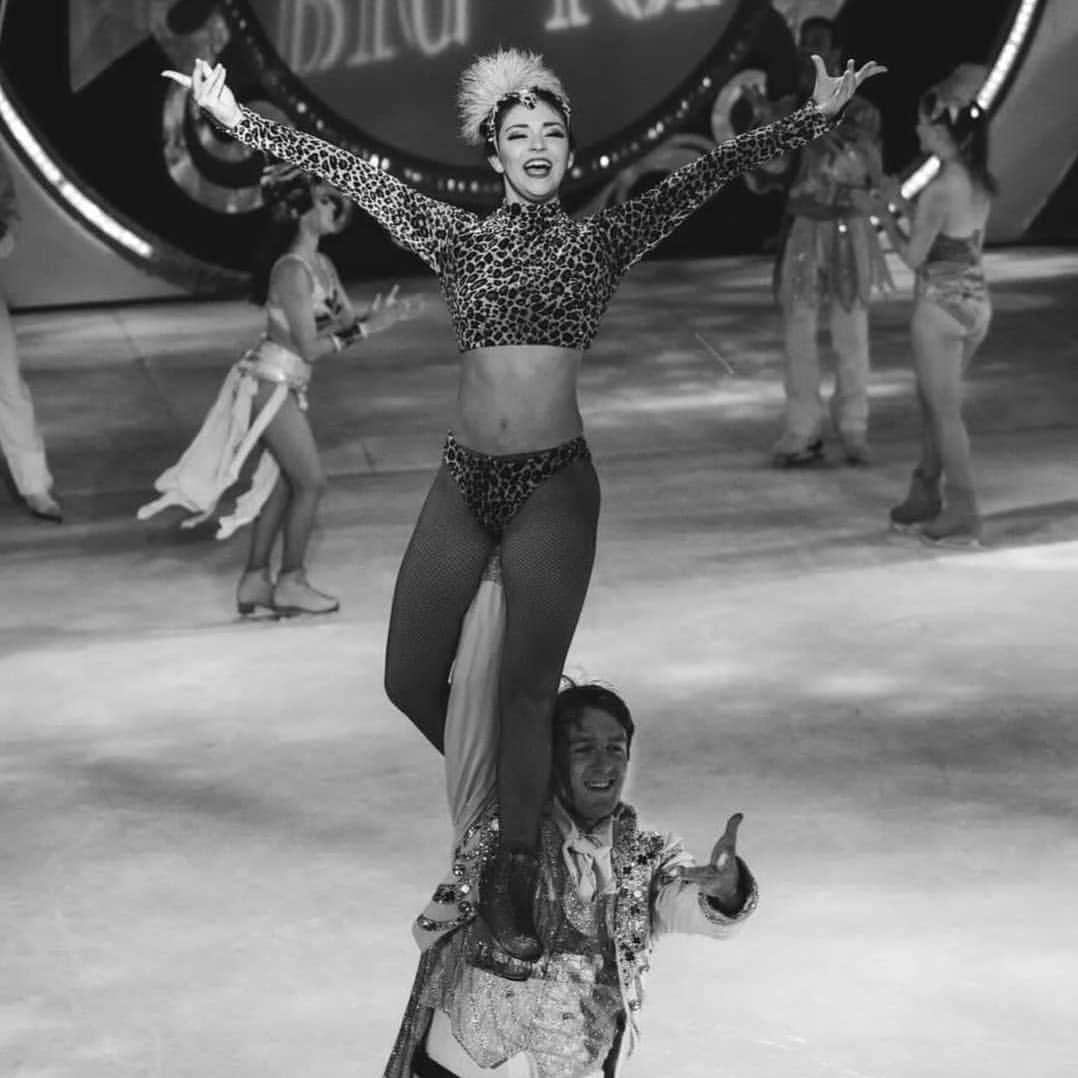 ウェスリー・キリングさんのインスタグラム写真 - (ウェスリー・キリングInstagram)「Ringmaster, liontamer, enjoying what I love. Can't complain.  . . 📸 @marcosbeierbach . . #willybietakproductions #royalcaribbean #marineroftheseas #iceunderthebigtop #studiob #circus #skating #athlete」10月10日 3時52分 - weskilling