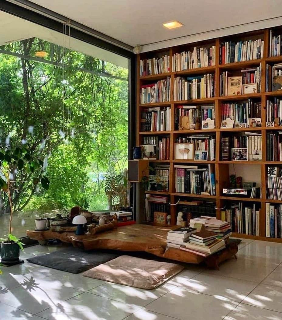 Interior | Lifestyle | Loveのインスタグラム：「Meditation & Bookcase from floor to ceiling | photo by @dream_casa」