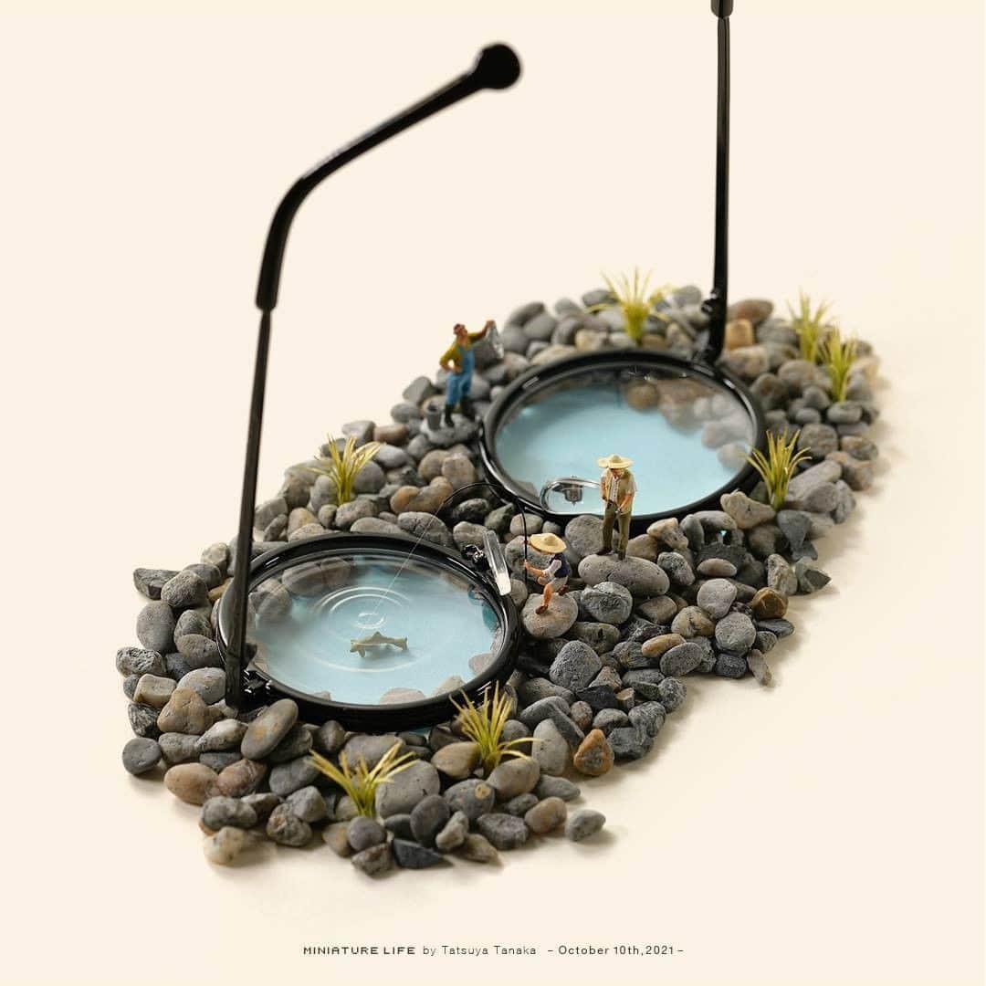 田中達也さんのインスタグラム写真 - (田中達也Instagram)「⠀ “Glasses Pond” 　 お眼鏡にかなう魚を探してます 　 #目の愛護デー #釣りの日 ──────────────────── 《EXHIBITION info》 ⠀ 【2020年ドバイ国際博覧会 日本館】 Expo 2020 Dubai Japan Pavilion until: Mar. 31, 2022 ⠀ 【MINIATURE LIFE展 in 青森】 MINIATURE LIFE EXHIBITION in Aomori Oct. 16, 2021 - Nov. 28, 2021 ⠀ 【MINIATURE LIFE展 in ソウル】 MINIATURE LIFE SEOUL Oct. 30, 2021 - Jan. 9, 2022 ⠀」10月10日 7時00分 - tanaka_tatsuya