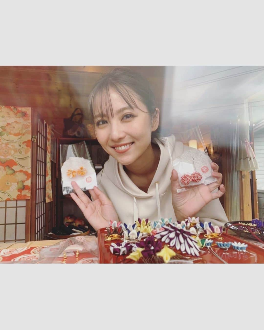 石川恋さんのインスタグラム写真 - (石川恋Instagram)「昨日は#美人百花 の撮影とイベントで 昨年冬に行われたCM撮影ぶりに栃木県高根沢町へ🌾 高根沢町の様々な場所を巡りました！ 高根沢町産のお米#とちぎの星 を始め、 #高根沢ジェラート や#にっこり梨 などの名産品も たくさん食べられて幸せなロケだった😋  そして、昨夜発表された都道府県魅力度ランキング！ 昨年栃木県はまさかの最下位になってしまい 悔しい思いをしましたが、、 なんと今年は41位にランクアップし、最下位脱却！ やったー😝❤️‍🔥 でも、栃木県にはまだまだ、皆さんに知ってもらいたい 素晴らしい場所や美味しいものがたくさんあるので、 それをもっとお伝えできるように、 そしてもっともっと上の順位を目指せるように！ ふるさと大使として盛り上げていけたらと思います🥳」10月10日 17時08分 - ren_ishikawa