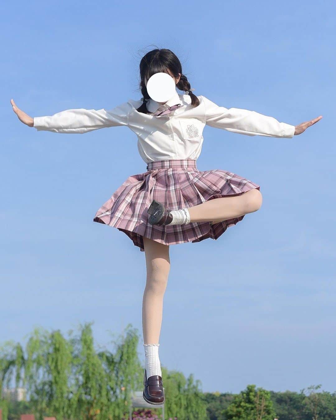 Shikaさんのインスタグラム写真 - (ShikaInstagram)「Her face on the last pic 👏  Model: 熊熊可爱到爆炸 (🇨🇳)  Follow @hasunoai_ ✨  #jk #seifuku」10月10日 17時23分 - shika.kamisaka