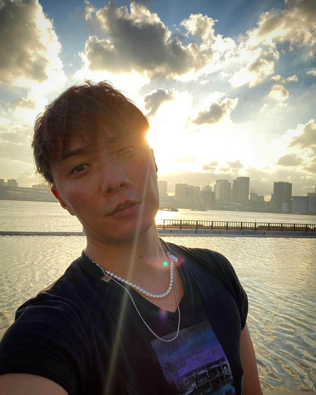 平宮博重さんのインスタグラム写真 - (平宮博重Instagram)「Sunset Tokyo  今日は天気が良かったので友達と ドライブに行きました。 #晴海埠頭 #sunset #drive #hopenecklace」10月10日 17時16分 - hiroshige_narimiya