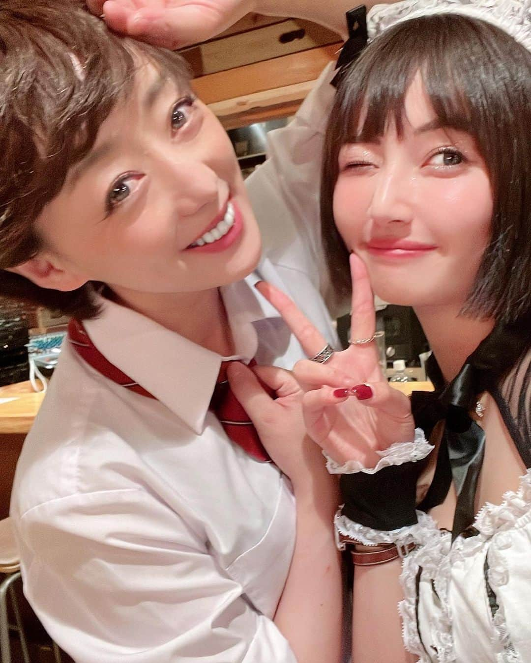 新藤まなみさんのインスタグラム写真 - (新藤まなみInstagram)「⁡ ⁡ ⁡ まりたんとBARイベント🍺💙 ⁡ みんなと飲んで騒いで、、、って 今まで当たり前にできたことが なかなか出来なかったからめちゃくちゃ楽しかった！ ⁡ 満席ありがとうございます😭💕 差し入れも！ありがとう🥳❤️❤️❤️❤️ まなみんメイドいかがでしたでしょう。。？ ⁡ これからもおもろいことやっていきたいので みんなも着いてきてね✨ ⁡ さて次は15〜17日に大樹町でお会いしましょう！ ありがとうございました😆💐 ⁡ #barevent #バーイベ　#まなみん　#まりたん　#大樹町　#イベント　#蝦夷マル祭　#笑いすぎた　#メイド　#コスプレ #コスプレイベント」10月10日 17時31分 - manami_official_