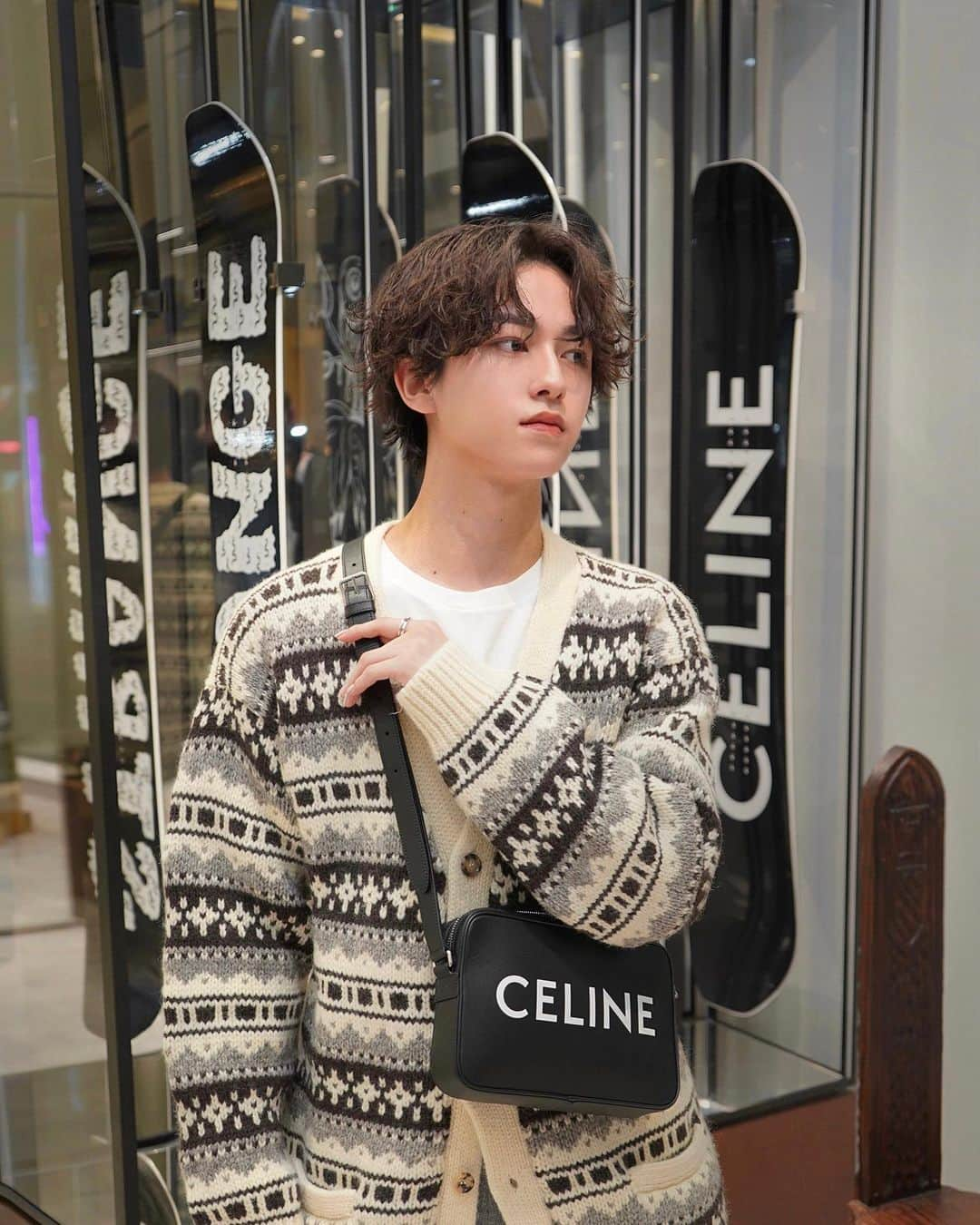 まきとんさんのインスタグラム写真 - (まきとんInstagram)「@celine   10/9~10/24 渋谷パルコ 1F Shibuya PARCO 1F POP UP SPACE THE WINDOW . . . #celine  #celinebyhedislimane  #celinehomme  #celinehommeshibuyaparco  #teenknightpoem」10月10日 18時01分 - lv_iw