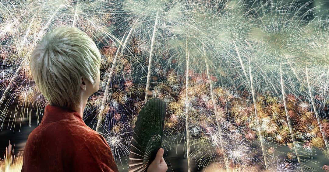 まふまふのインスタグラム：「花束。 #まふまふ　#花火　#fireworks」